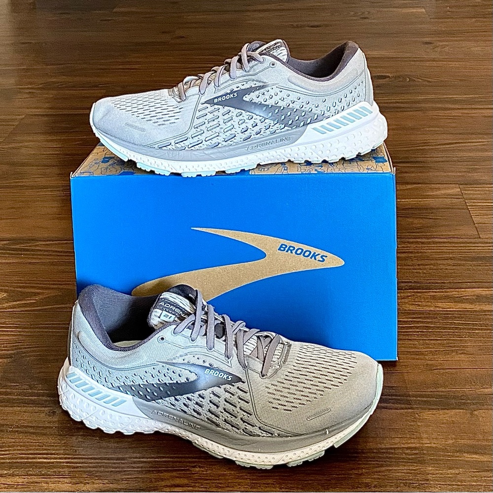 Brooks Adrenaline GTS 21 - Women's Size 9.5